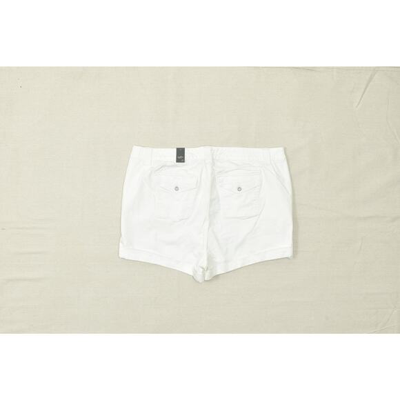 Torrid Women's Plus Size 22 White FeelTheFit Stretch Cuffed Chino Shorts NEW - Picture 8 of 8
